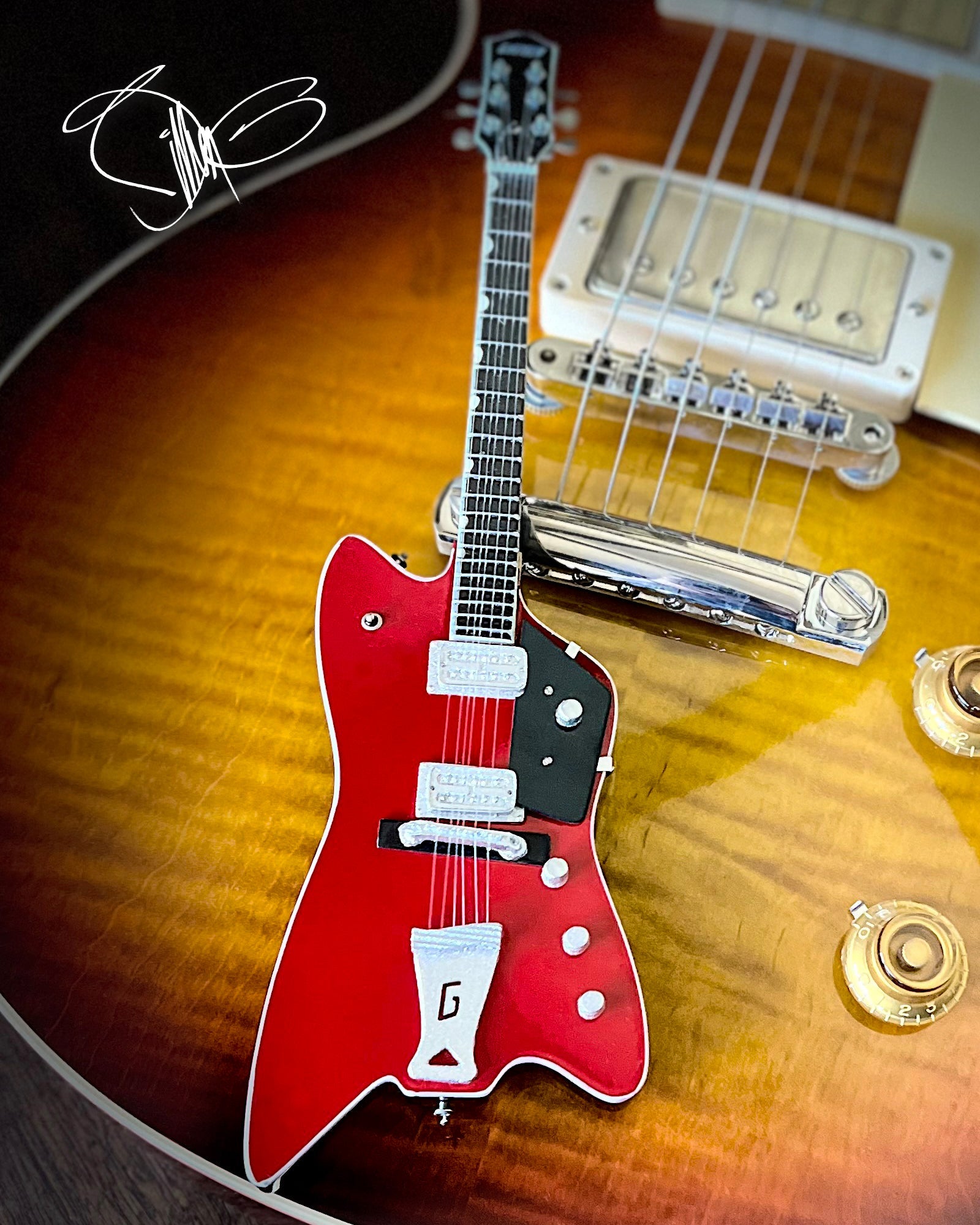 BILLY F GIBBONS SIGNATURE BILLY BO GRETSCH MINIATURE GUITAR MODEL REPLICA COLLECTIBLE