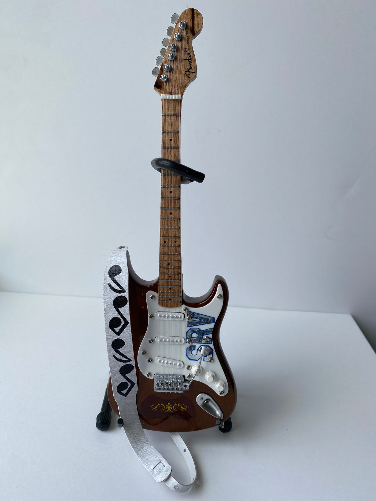 STEVIE RAY VAUGHAN MINI GUITAR STRAP - SRV MUSICAL NOTE WHITE STRAP - AXE HEAVEN'