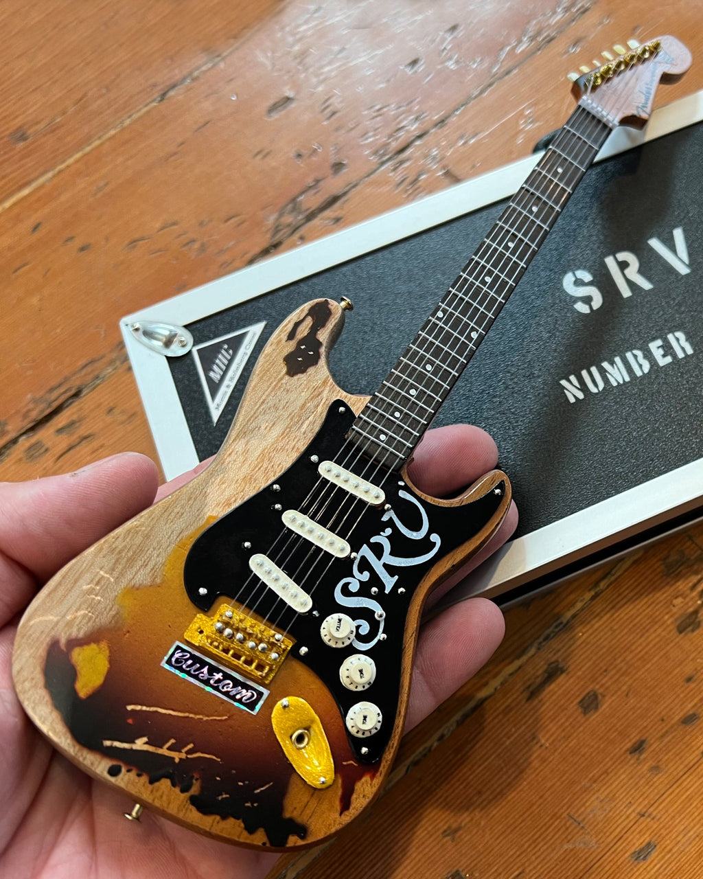 MINI CASE & GUITAR STEVIE RAY VAUGHAN SRV #1 DISTRESSED MINI FENDER' STRAT' GUITAR REPLICA