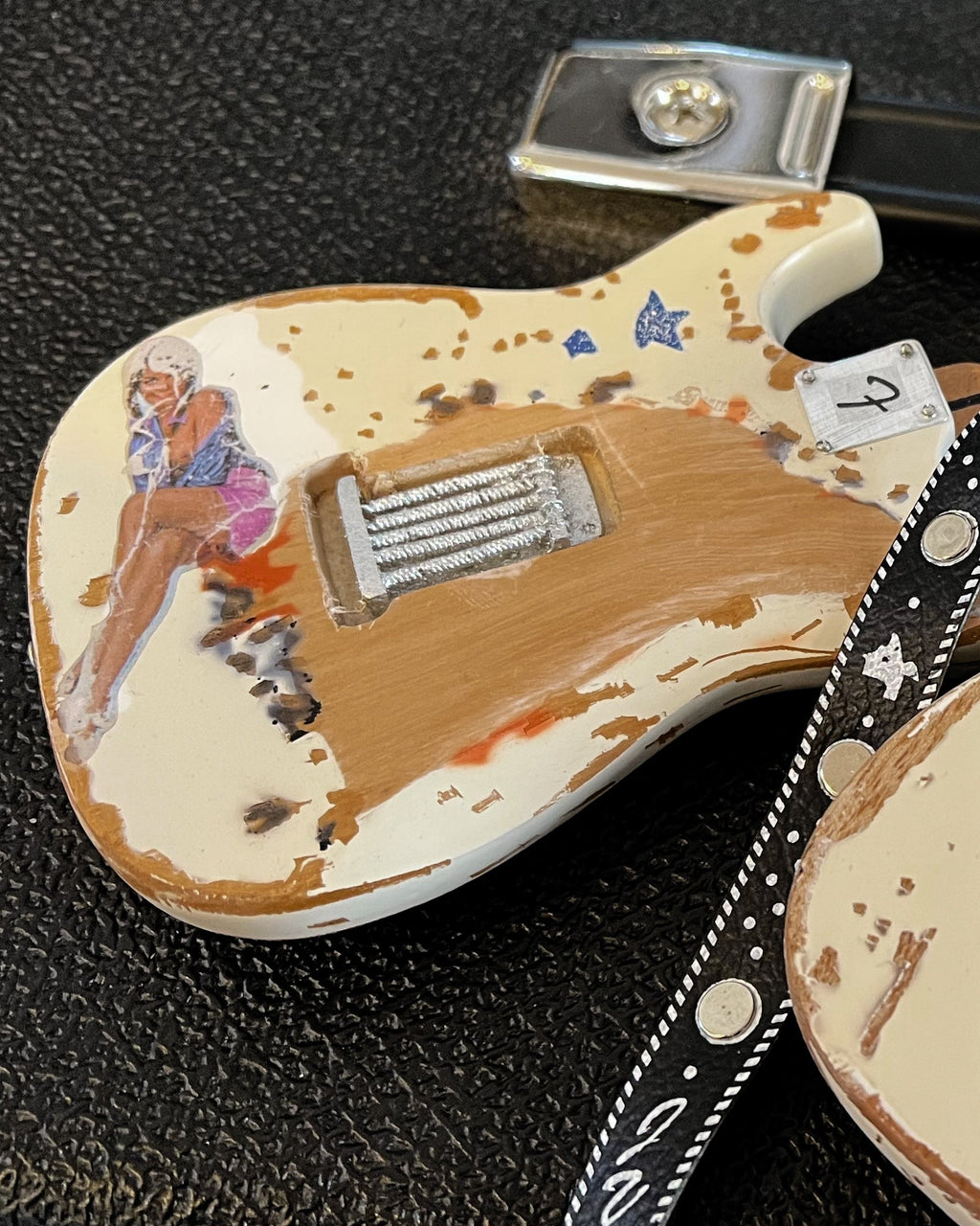 OFFICIAL SIGNATURE JIMMIE VAUGHAN - CUSTOM VINTAGE MINI FENDER' STRAT' GUITAR REPLICA