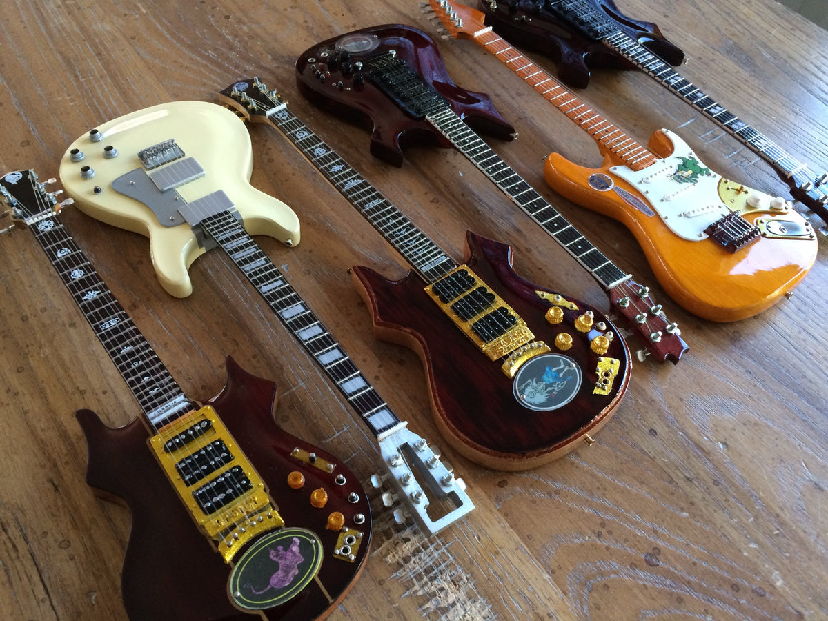 JERRY GARCIA' TRIBUTE - SET OF 6 SIGNATURE MINI GUITAR REPLICA COLLECTIBLES