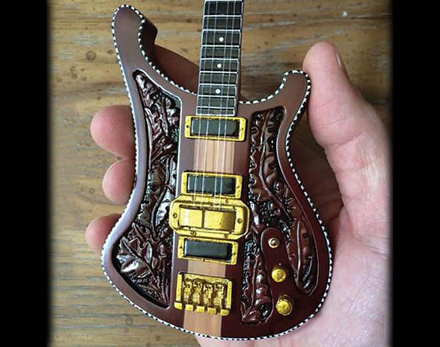MOTORHEAD - LEMMY - SIGNATURE CARVED BASS MINI GUITAR