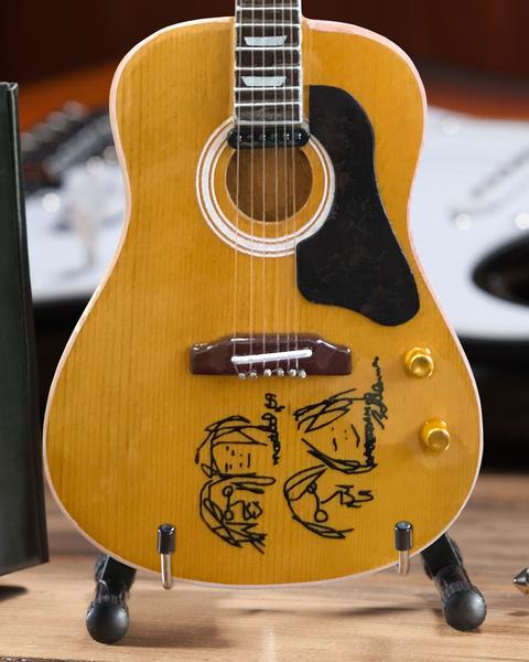 JOHN LENNON - GIVE PEACE A CHANCE MINI GUITAR